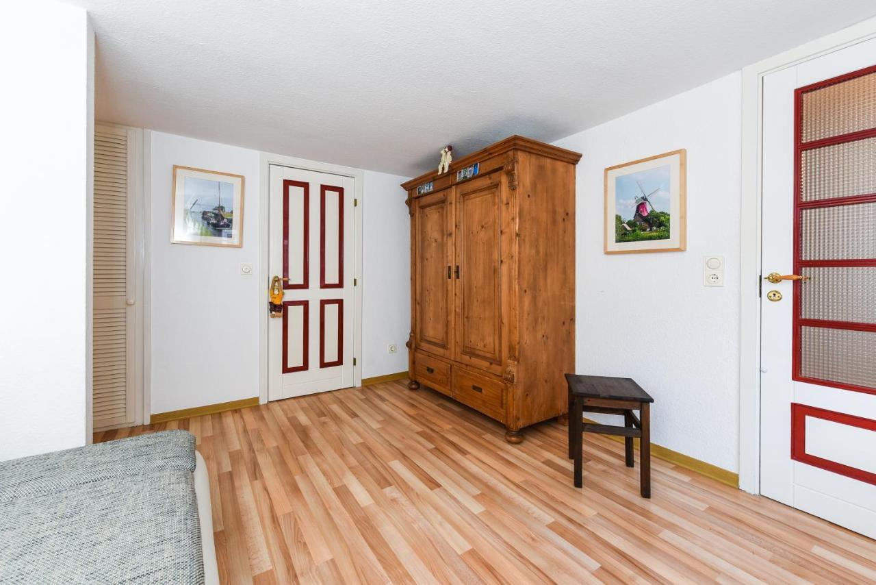 Ferienwohnungen Oll Freesenhuus Esens Esterno foto