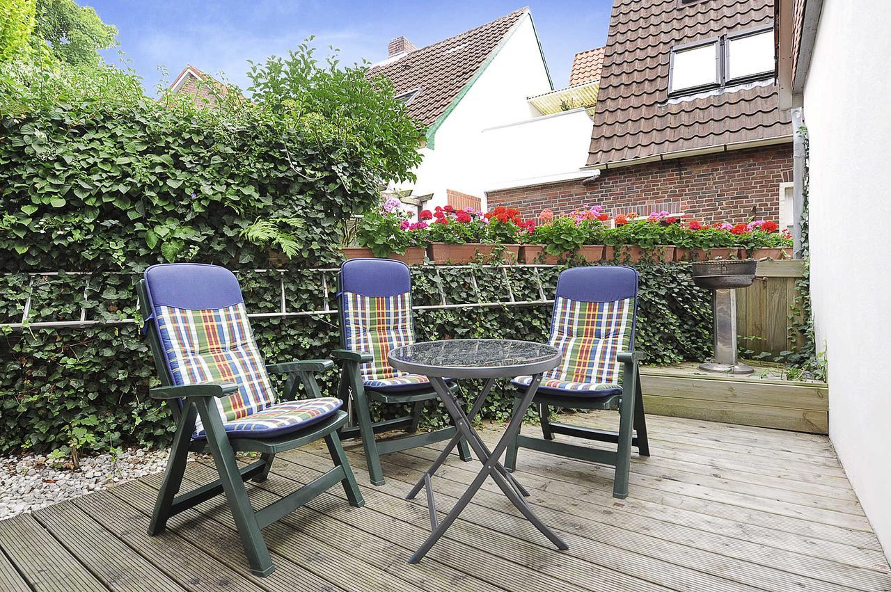 Ferienwohnungen Oll Freesenhuus Esens Esterno foto